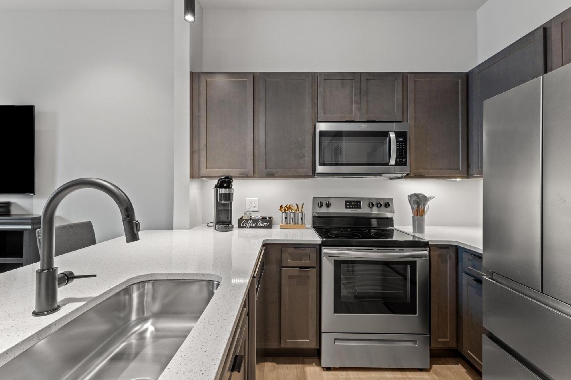 175 Lex - Walkable Downtown Lexington & Rupp Arena - Full Condos 객실 사진